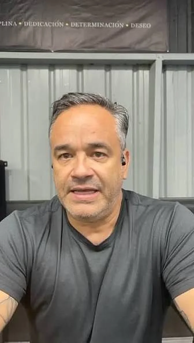 Ulises Rosario hablando a la comunidad de Olimpus